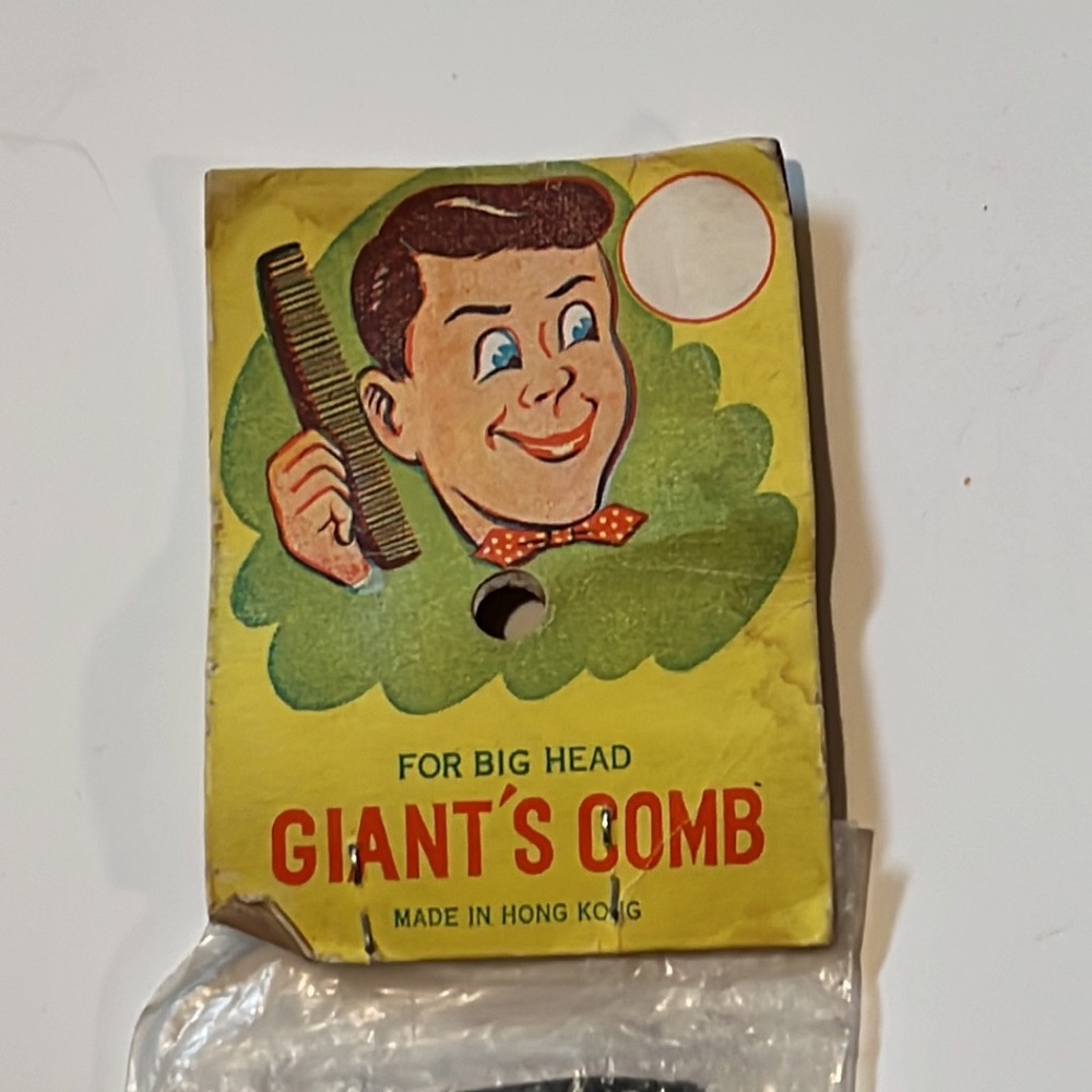 Giant Comb - Picture 2 of 3